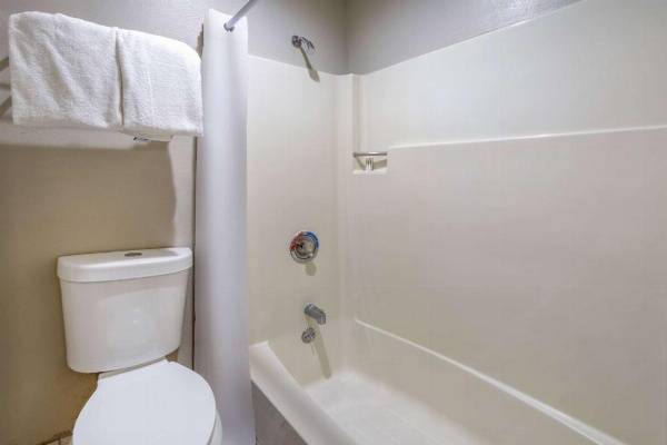 Days Inn by Wyndham Pleasant Prairie Kenosha image 29